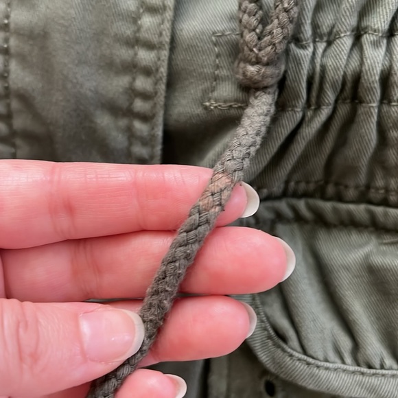 Candie's Sleeveless Vest - Picture 14 of 14